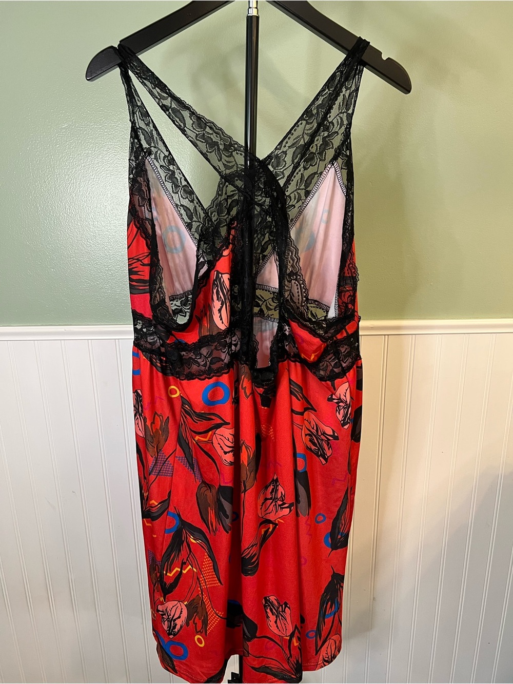 Jenize Red Floral Lace-Trim Chemise Nightgown. Size 2XL - Picture 3 of 8